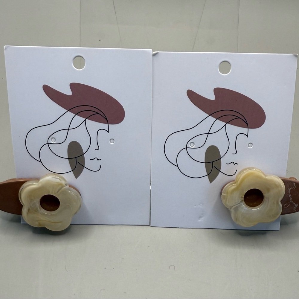 Cream and Brown Flower Earrings